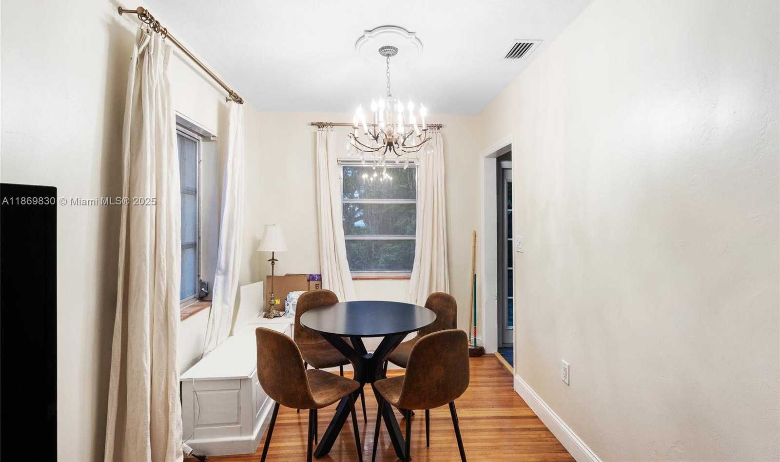 Small Image of 393 MINOLA DR, Miami Springs Number 17
