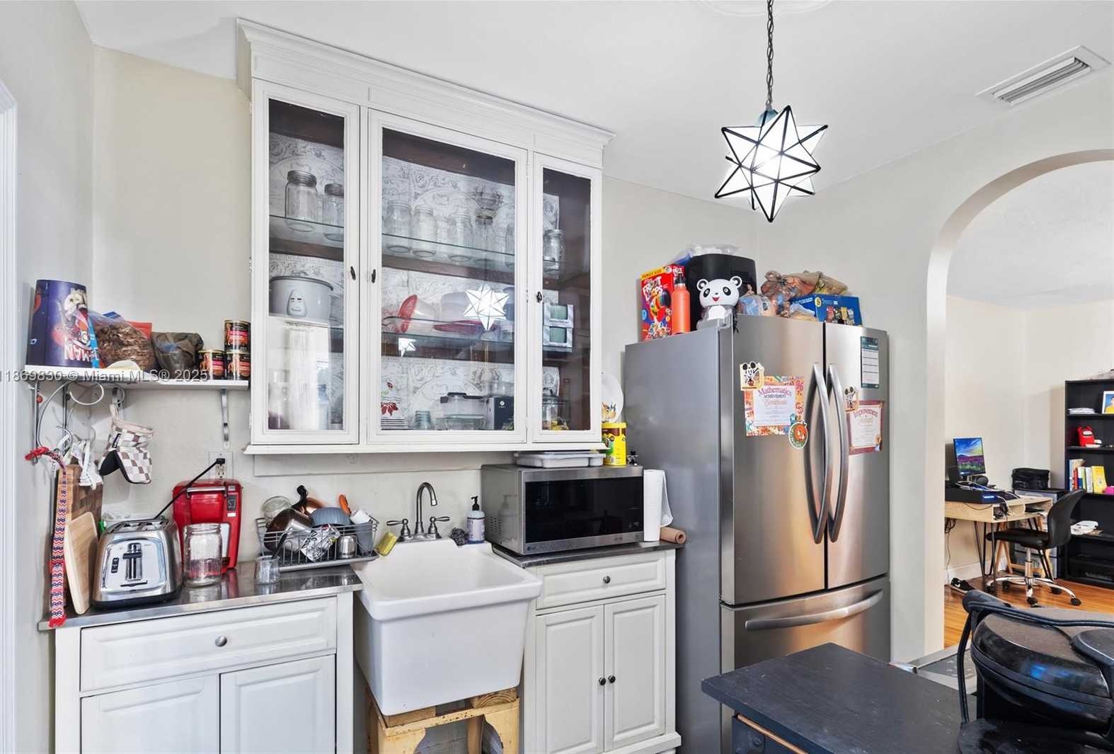 Small Image of 393 MINOLA DR, Miami Springs Number 21