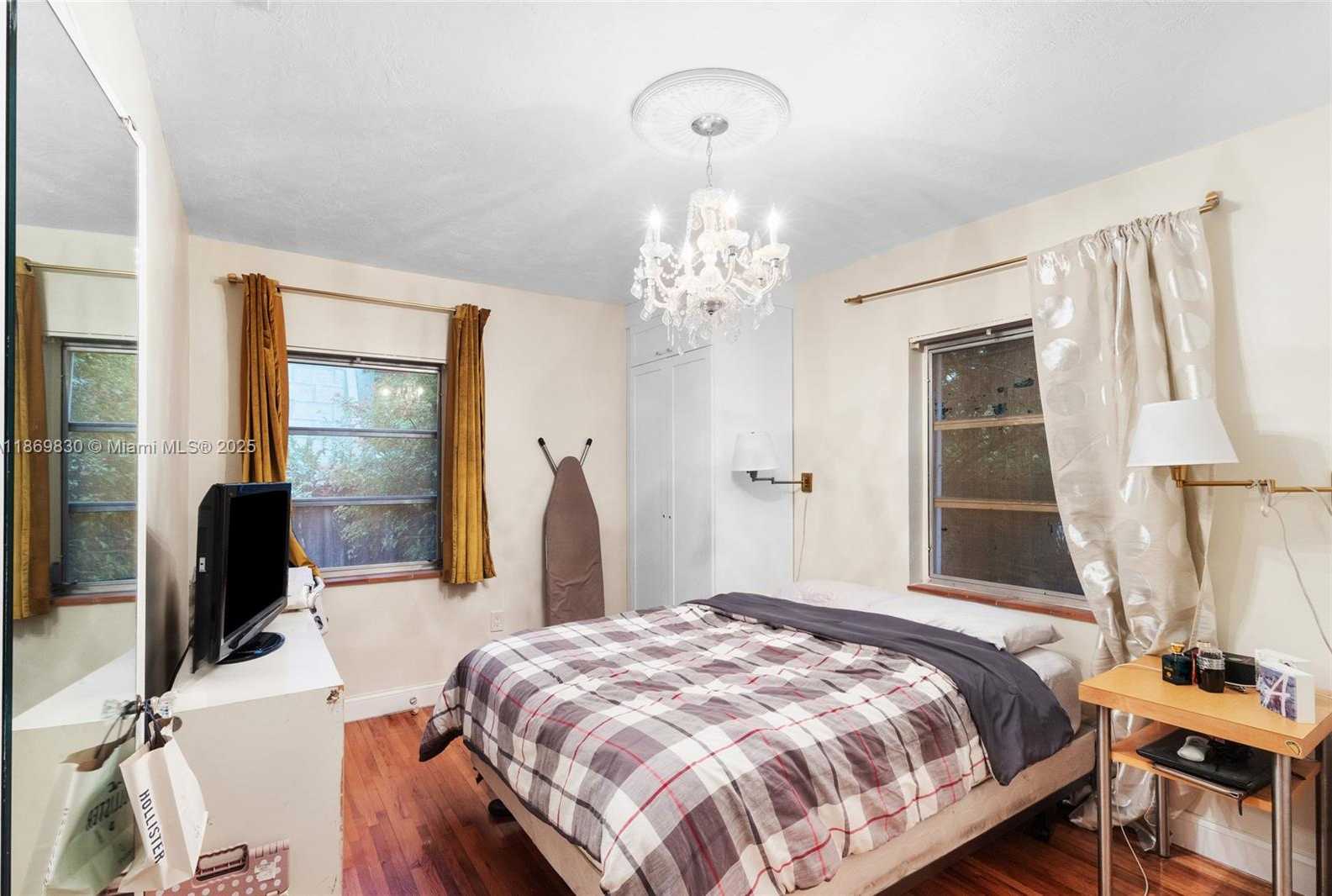 Small Image of 393 MINOLA DR, Miami Springs Number 22