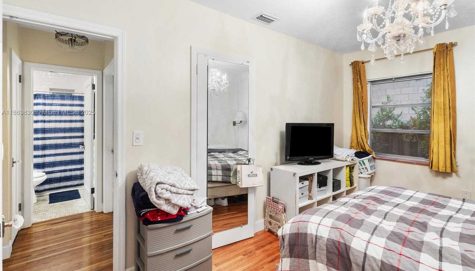 Small Image of 393 MINOLA DR, Miami Springs Number 24