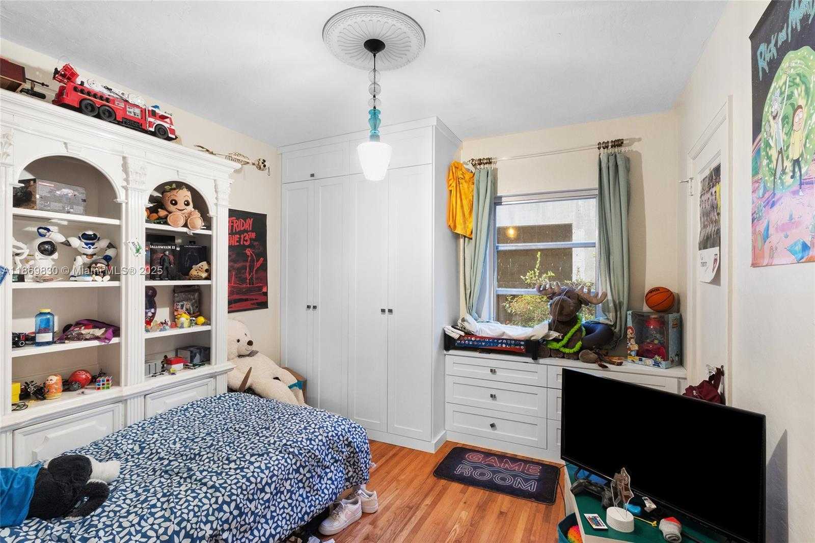 Small Image of 393 MINOLA DR, Miami Springs Number 27