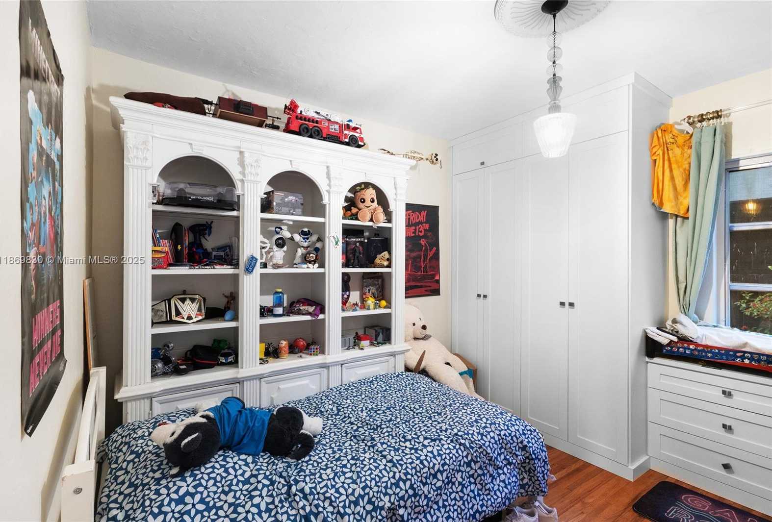 Small Image of 393 MINOLA DR, Miami Springs Number 28