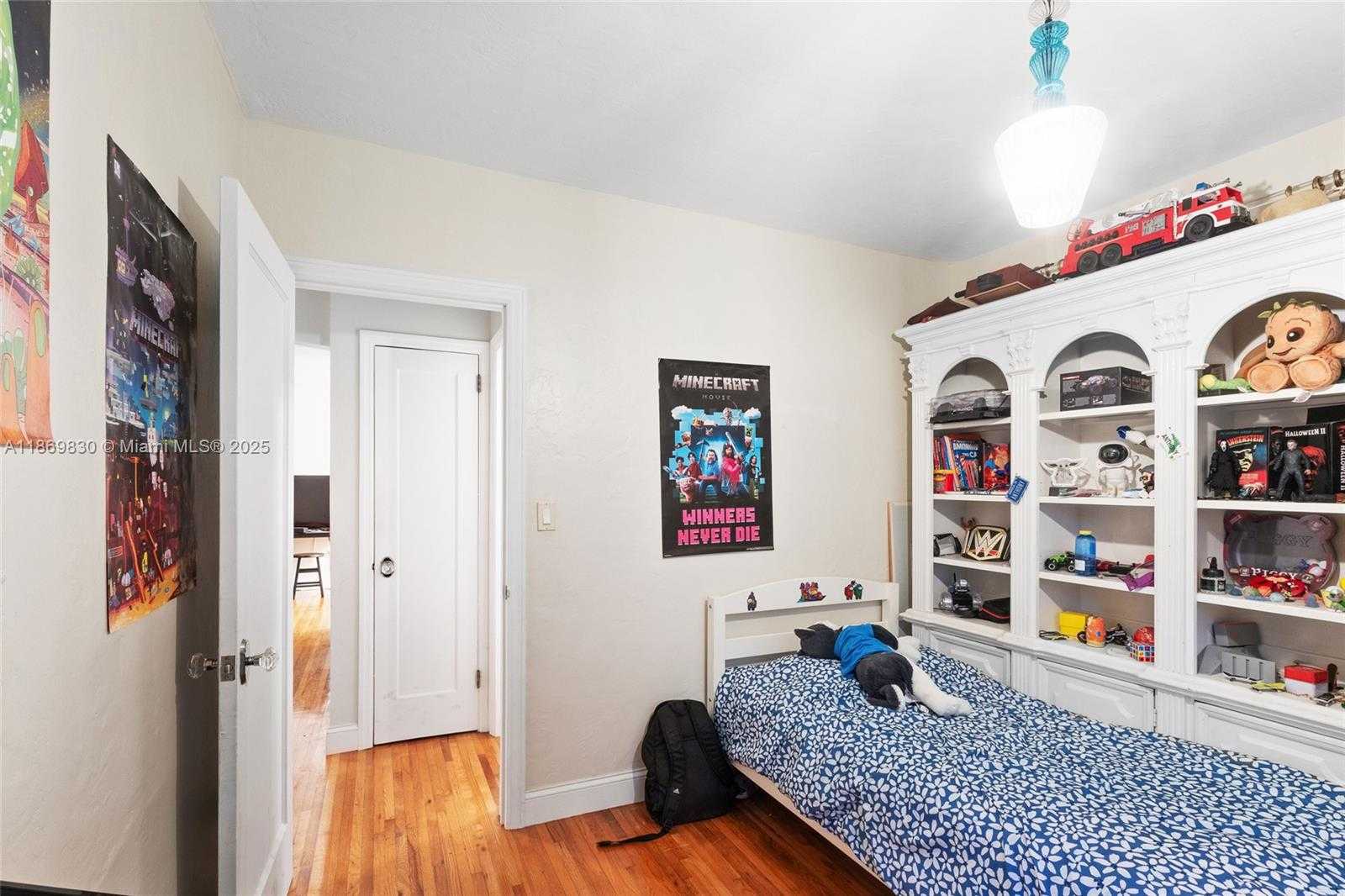 Small Image of 393 MINOLA DR, Miami Springs Number 29
