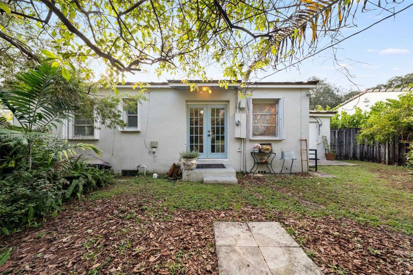 Small Image of 393 MINOLA DR, Miami Springs Number 30
