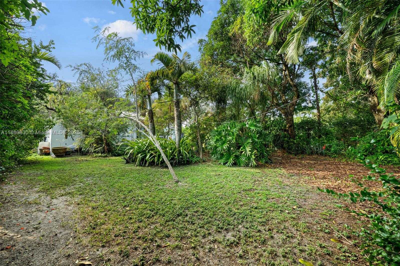 Small Image of 393 MINOLA DR, Miami Springs Number 31