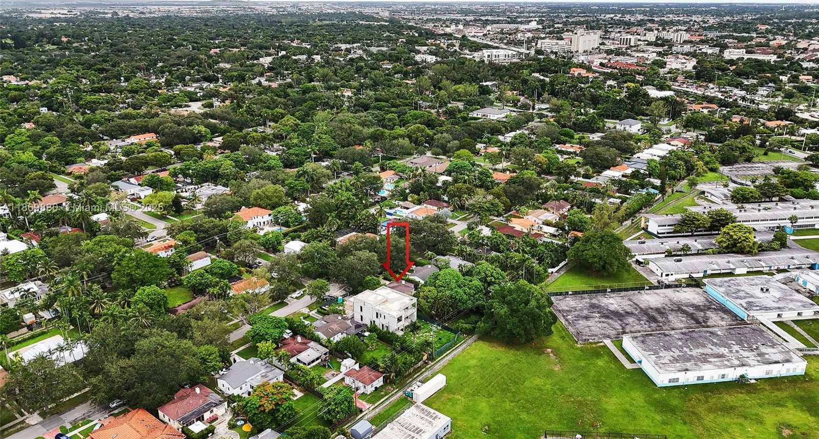 Small Image of 393 MINOLA DR, Miami Springs Number 37