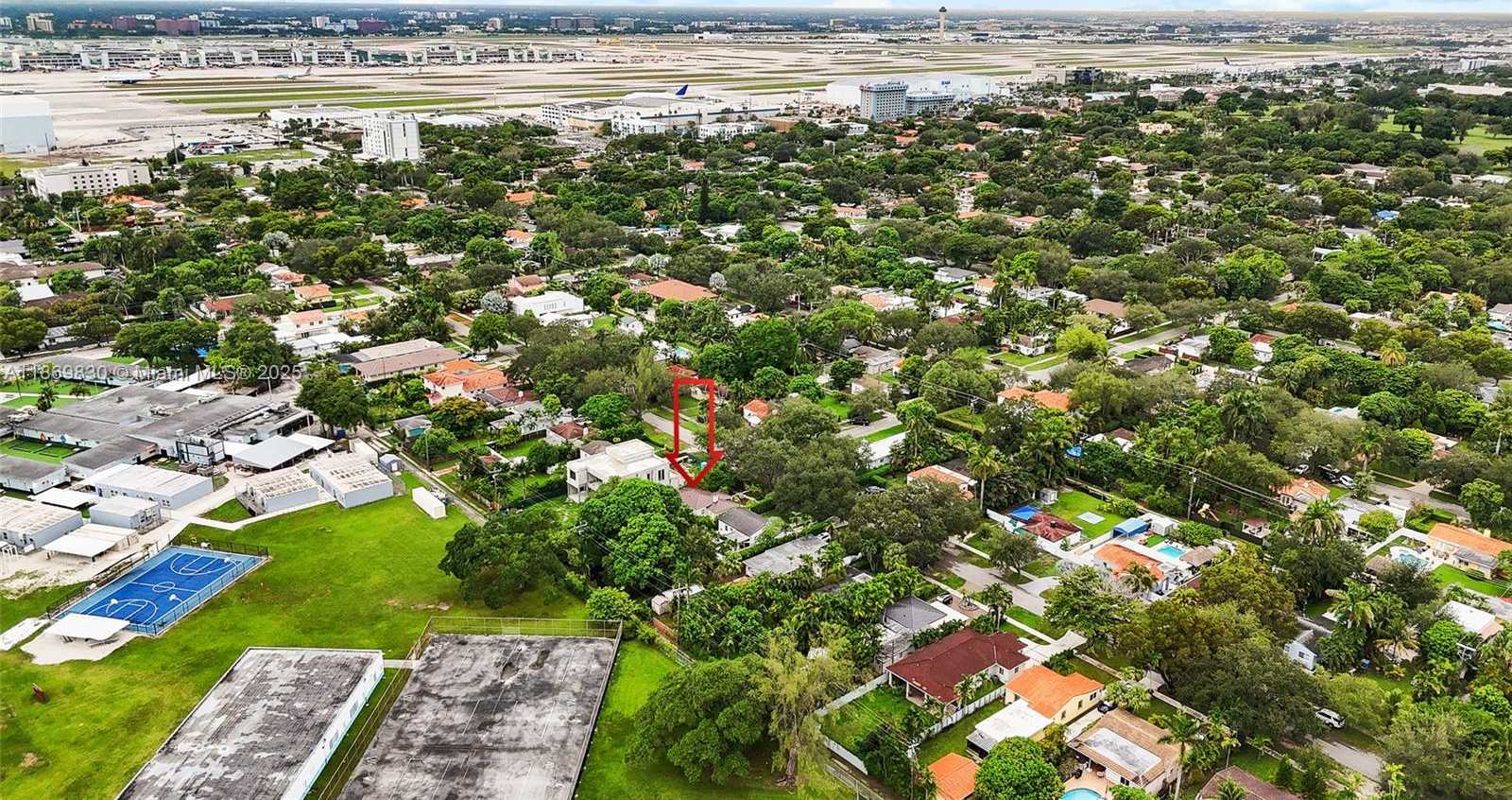 Small Image of 393 MINOLA DR, Miami Springs Number 38