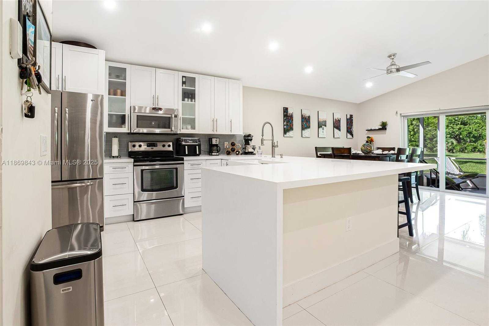 Small Image of 16298 LA COSTA DR, Weston Number 10