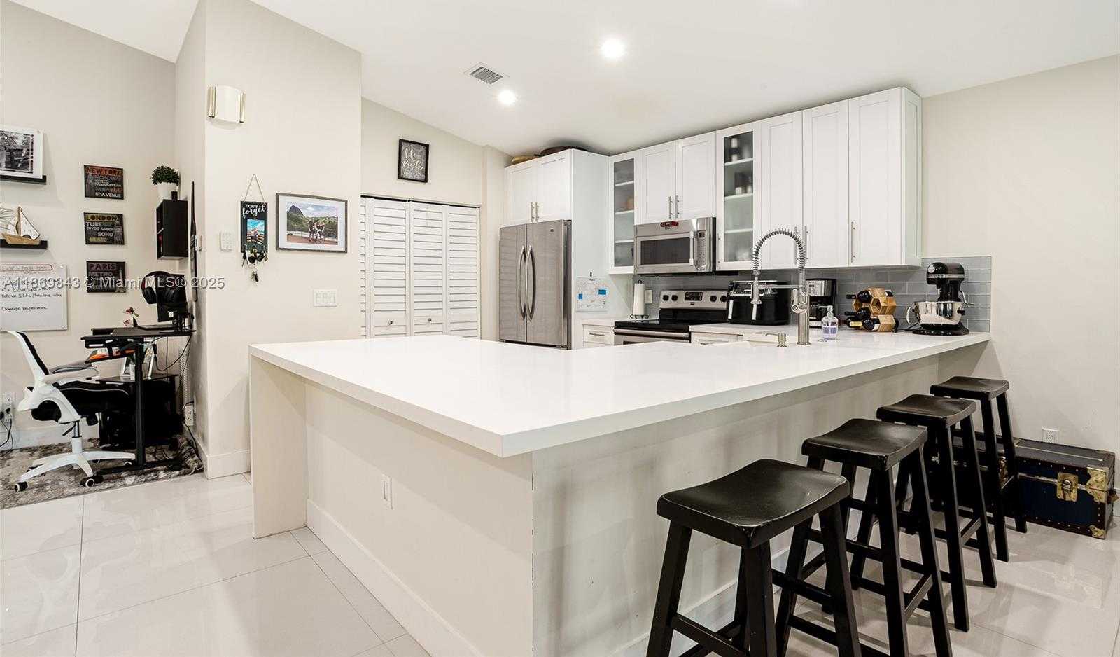 Small Image of 16298 LA COSTA DR, Weston Number 11