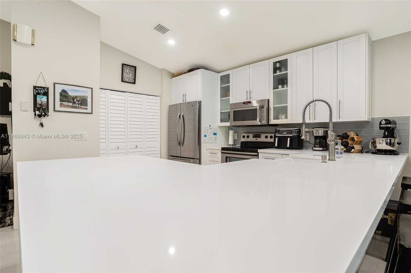 Small Image of 16298 LA COSTA DR, Weston Number 12