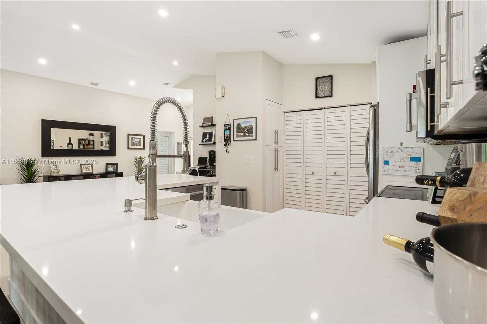 Small Image of 16298 LA COSTA DR, Weston Number 13