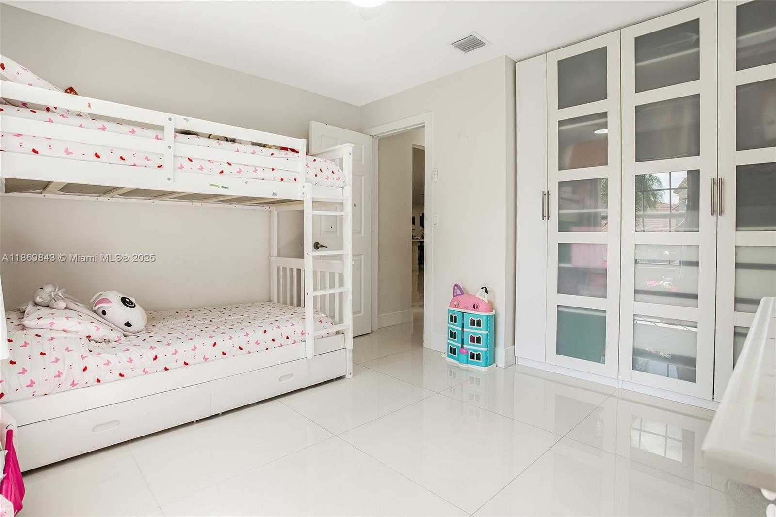 Small Image of 16298 LA COSTA DR, Weston Number 17