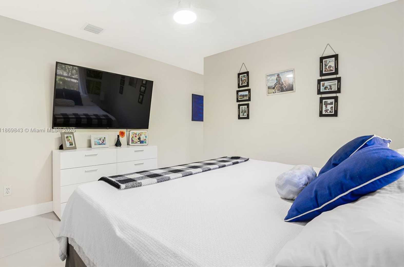 Small Image of 16298 LA COSTA DR, Weston Number 20
