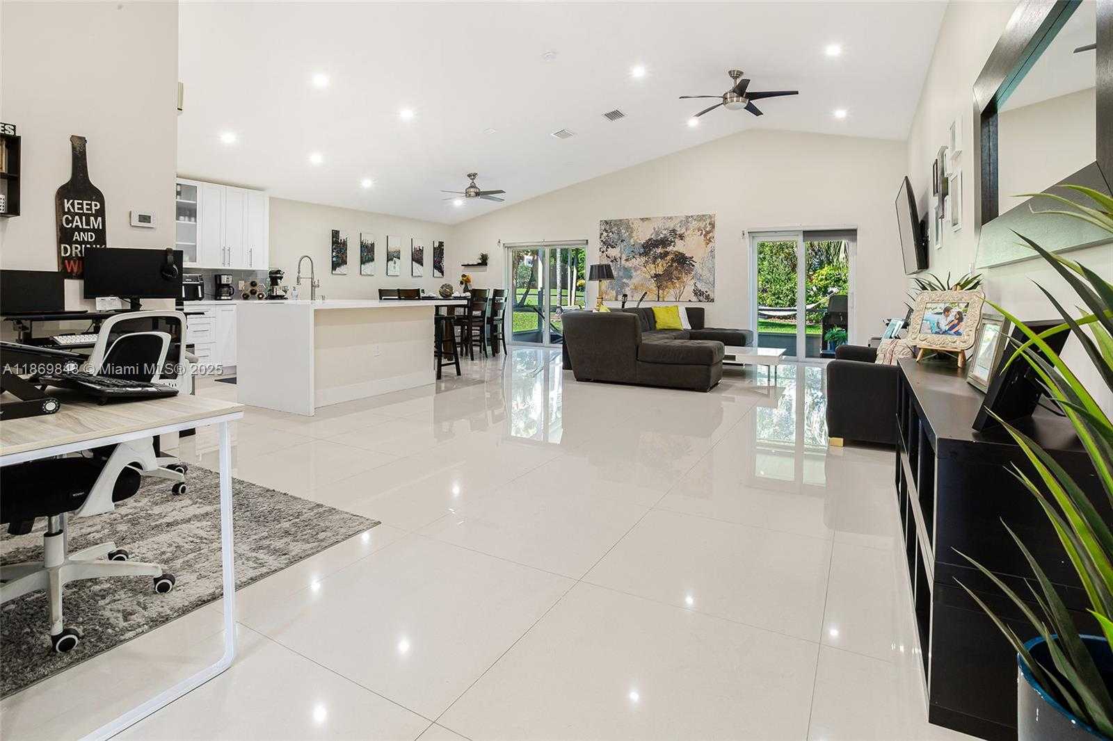 Small Image of 16298 LA COSTA DR, Weston Number 3