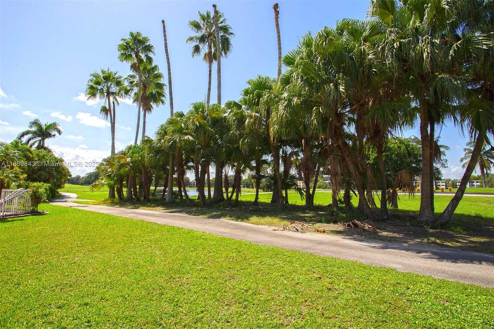 Small Image of 16298 LA COSTA DR, Weston Number 33