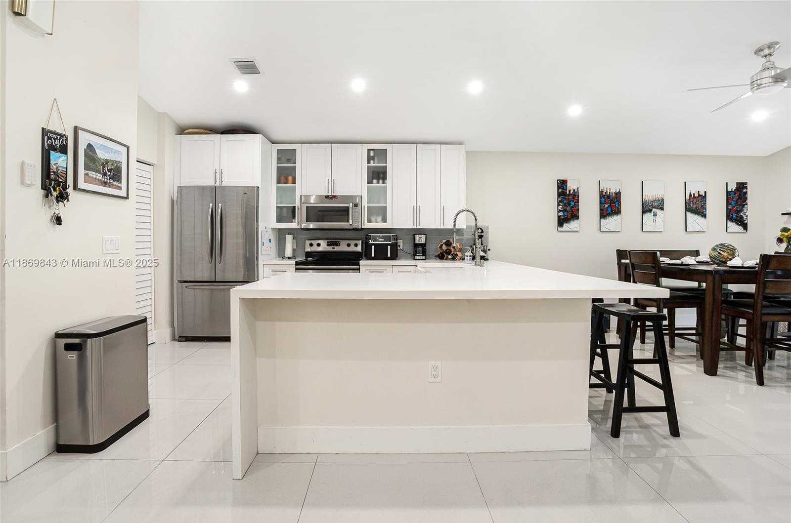 Small Image of 16298 LA COSTA DR, Weston Number 4