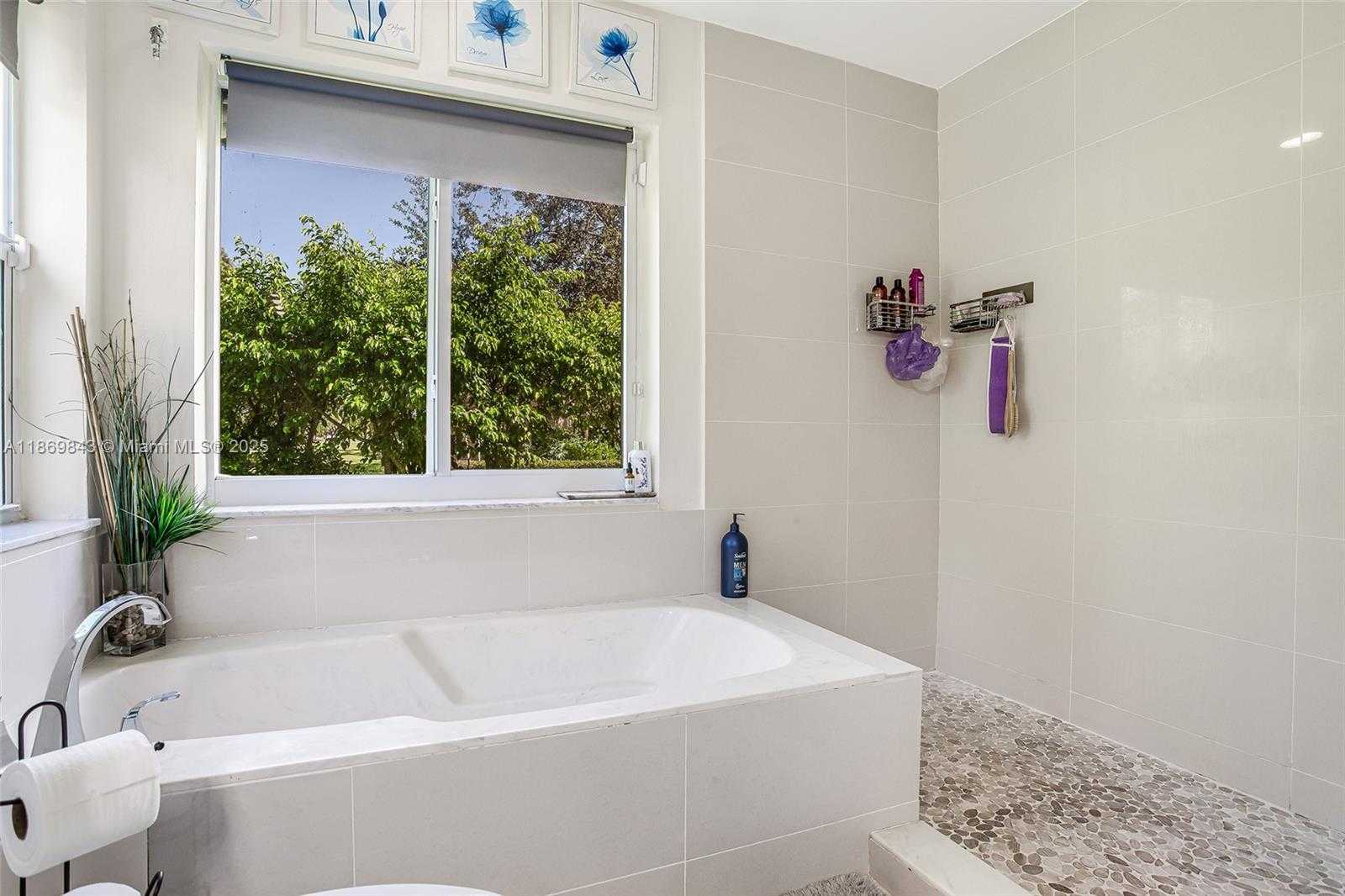 Small Image of 16298 LA COSTA DR, Weston Number 5