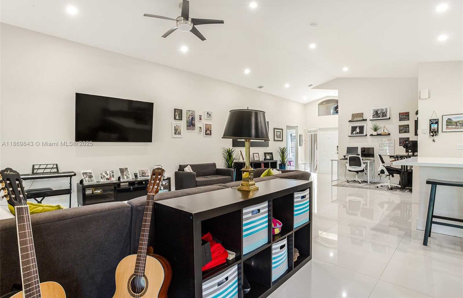 Small Image of 16298 LA COSTA DR, Weston Number 9