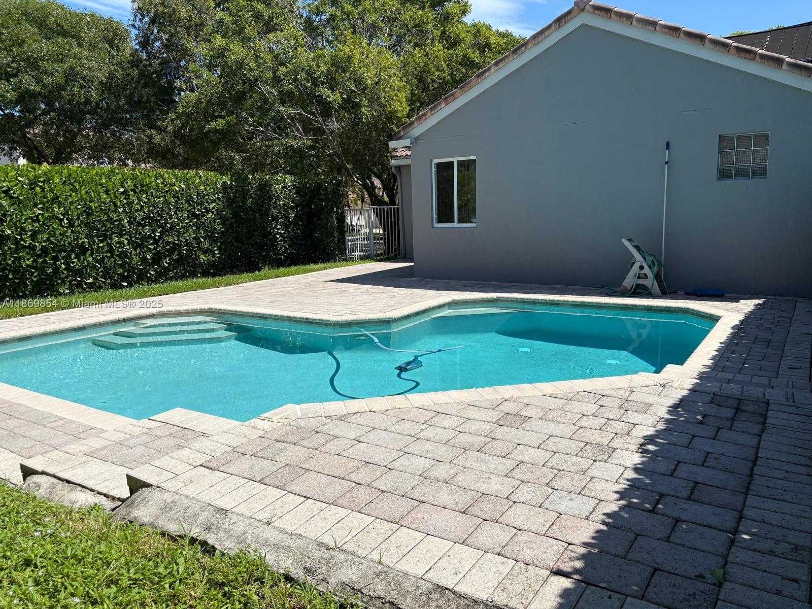 Small Image of 4304 BEECHWOOD CIR, Weston Number 10