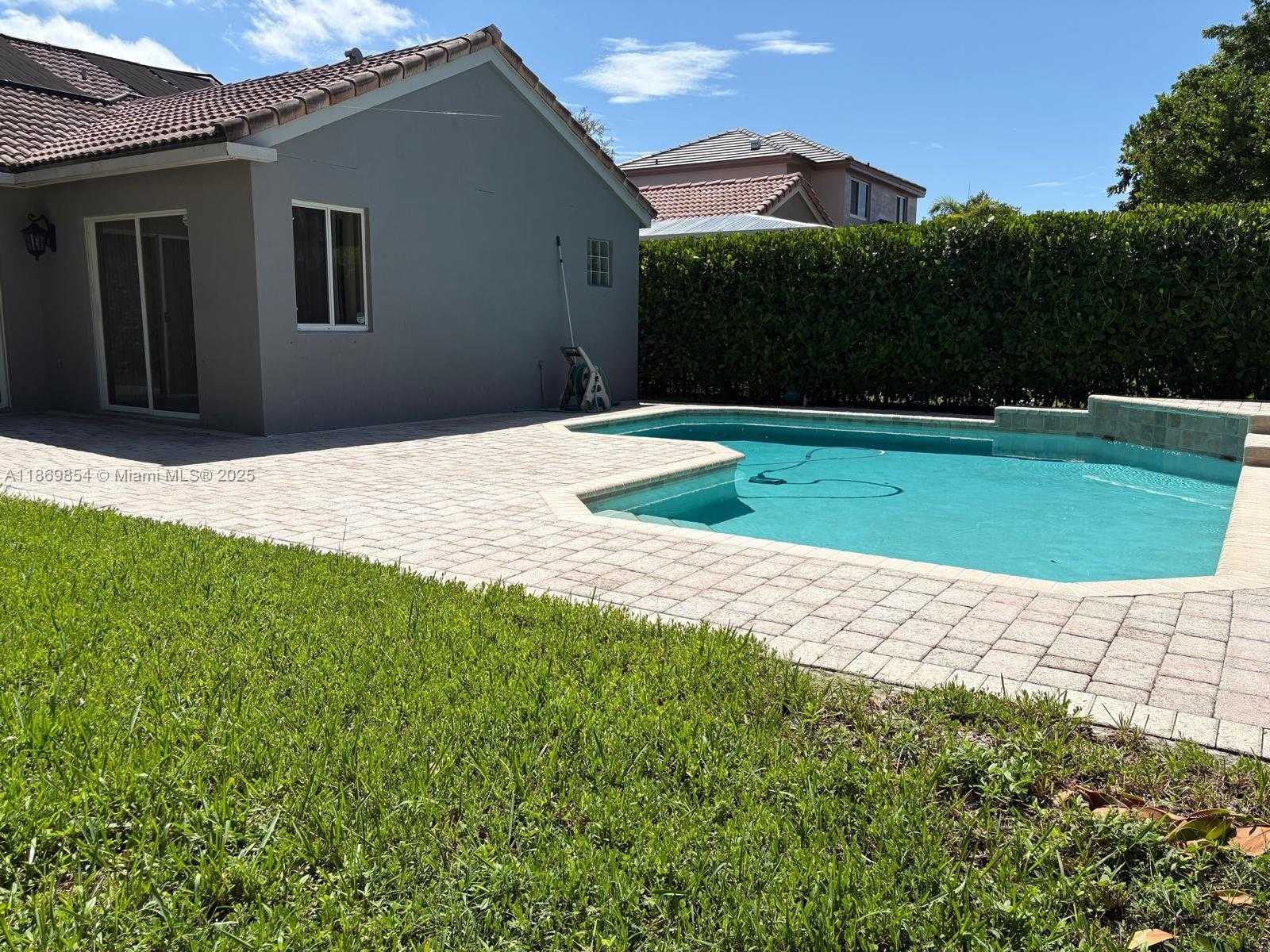 Small Image of 4304 BEECHWOOD CIR, Weston Number 11