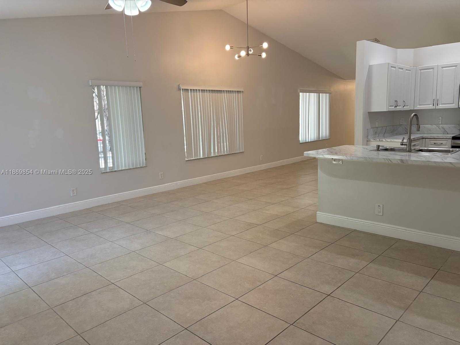 Small Image of 4304 BEECHWOOD CIR, Weston Number 14