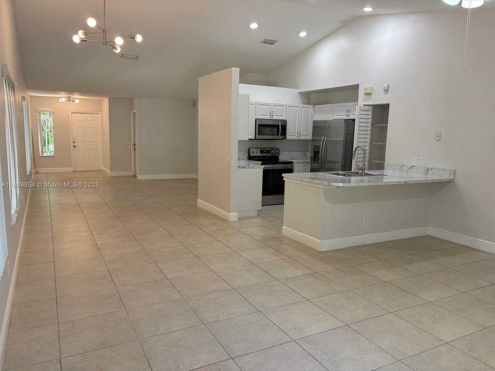 Small Image of 4304 BEECHWOOD CIR, Weston Number 15
