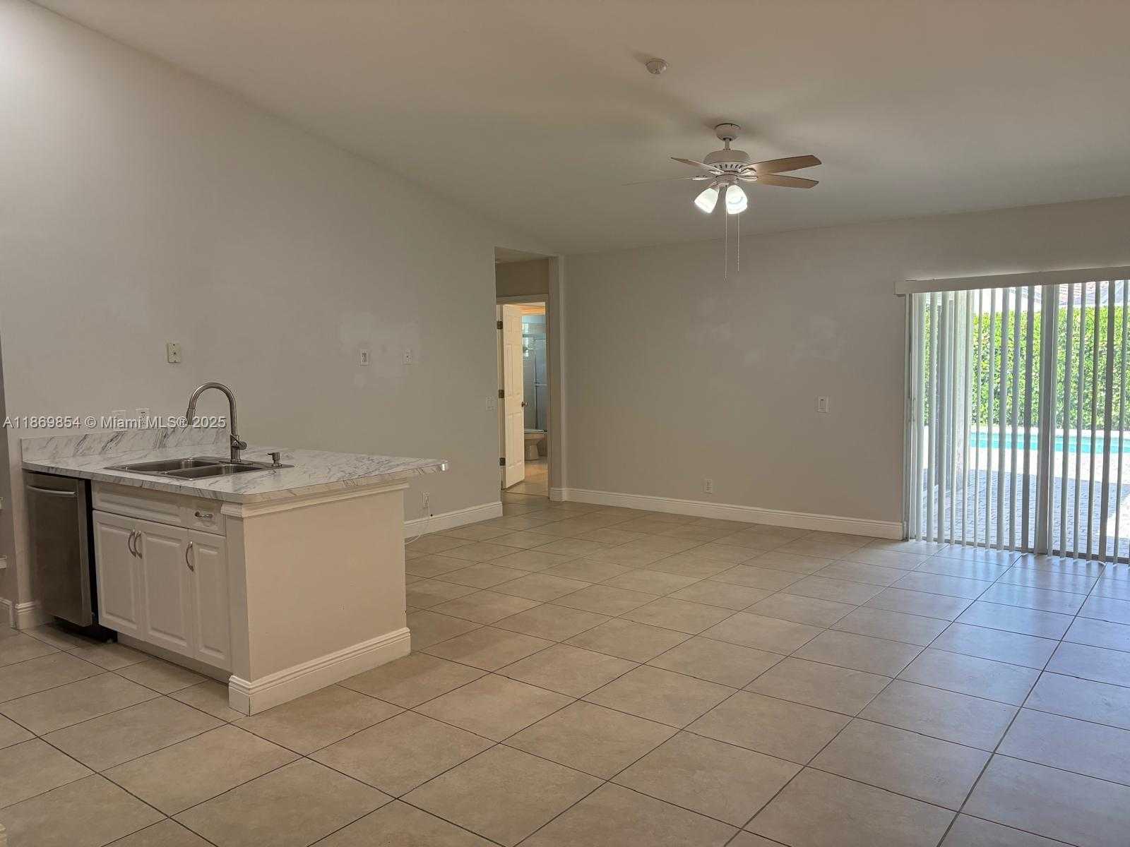 Small Image of 4304 BEECHWOOD CIR, Weston Number 17