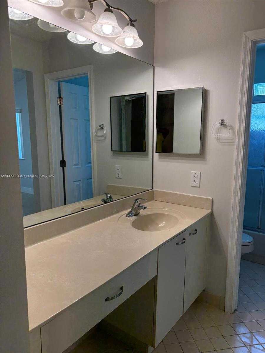 Small Image of 4304 BEECHWOOD CIR, Weston Number 19