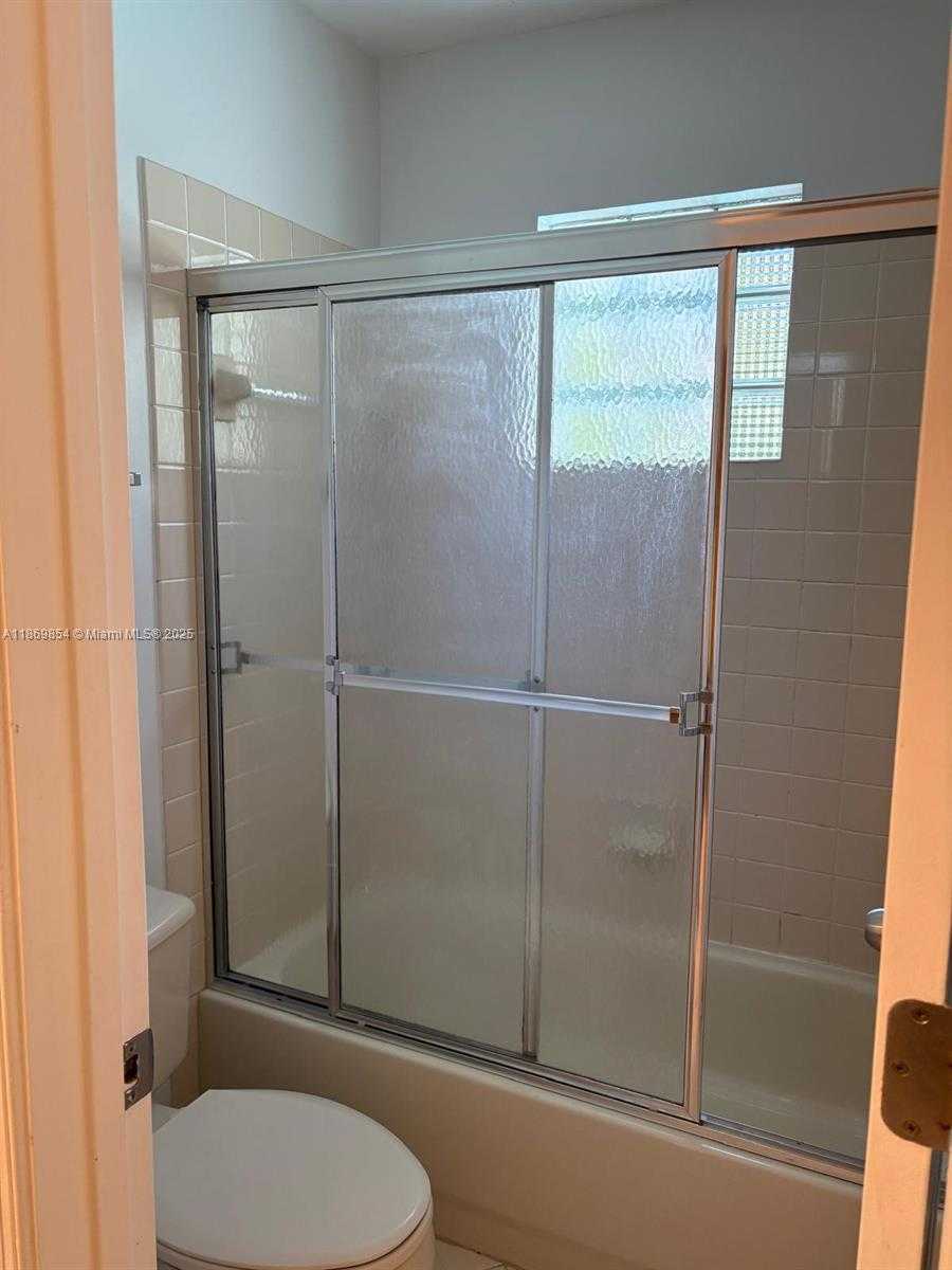 Small Image of 4304 BEECHWOOD CIR, Weston Number 20