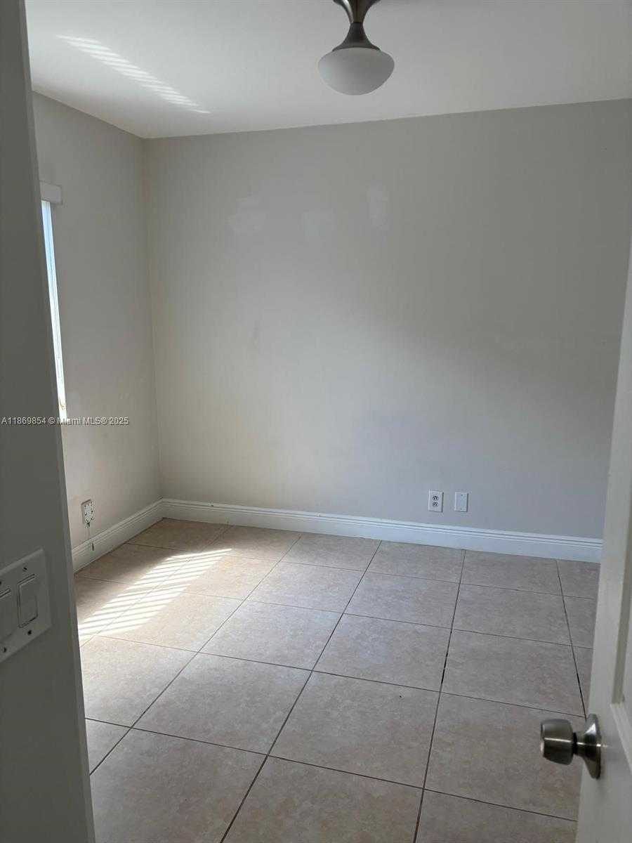 Small Image of 4304 BEECHWOOD CIR, Weston Number 26