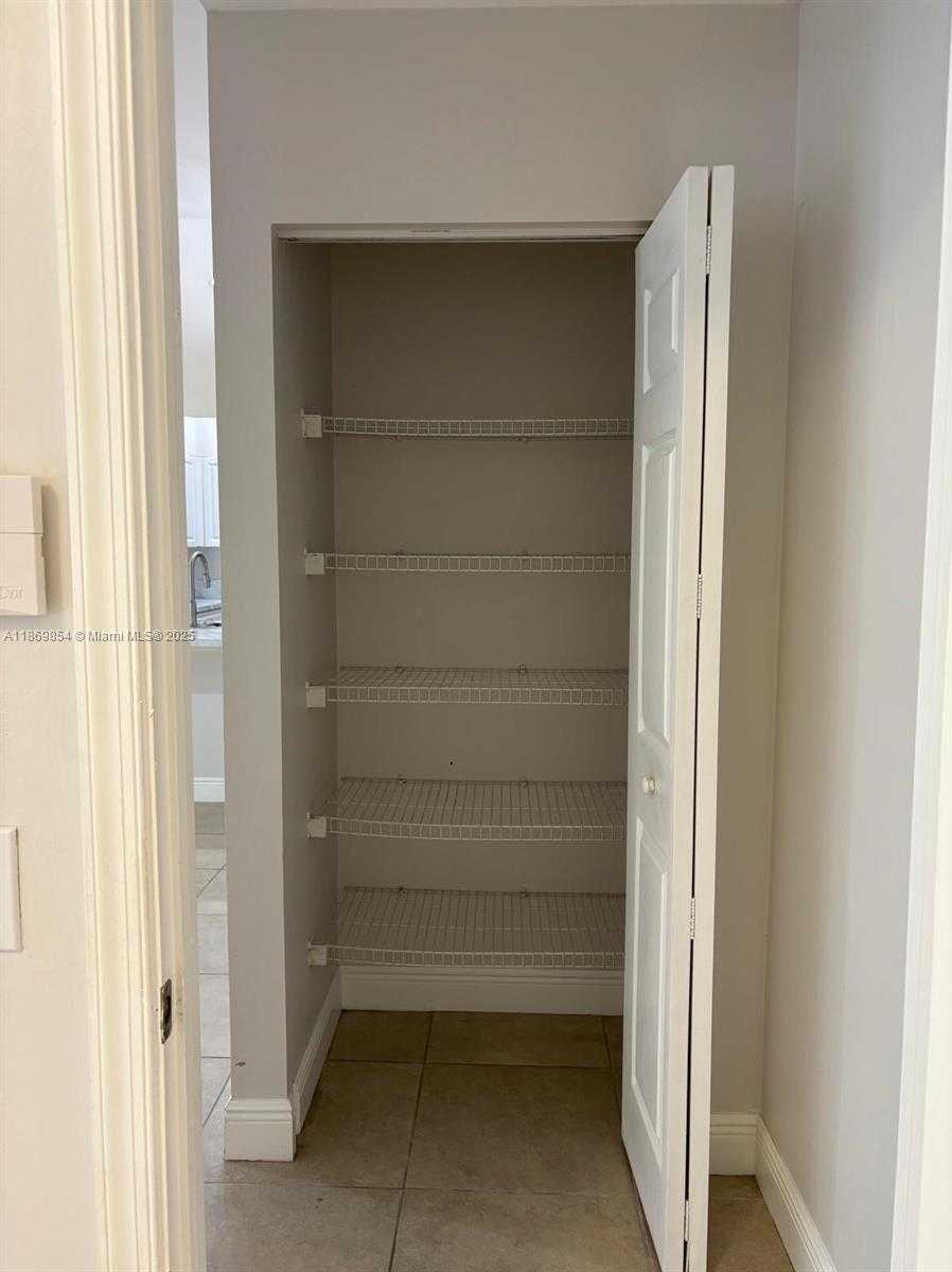 Small Image of 4304 BEECHWOOD CIR, Weston Number 27