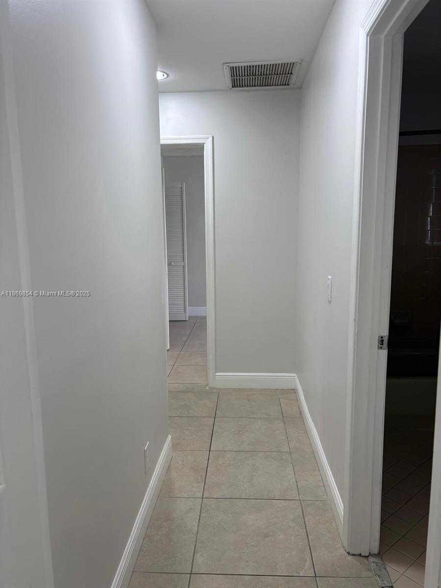 Small Image of 4304 BEECHWOOD CIR, Weston Number 28