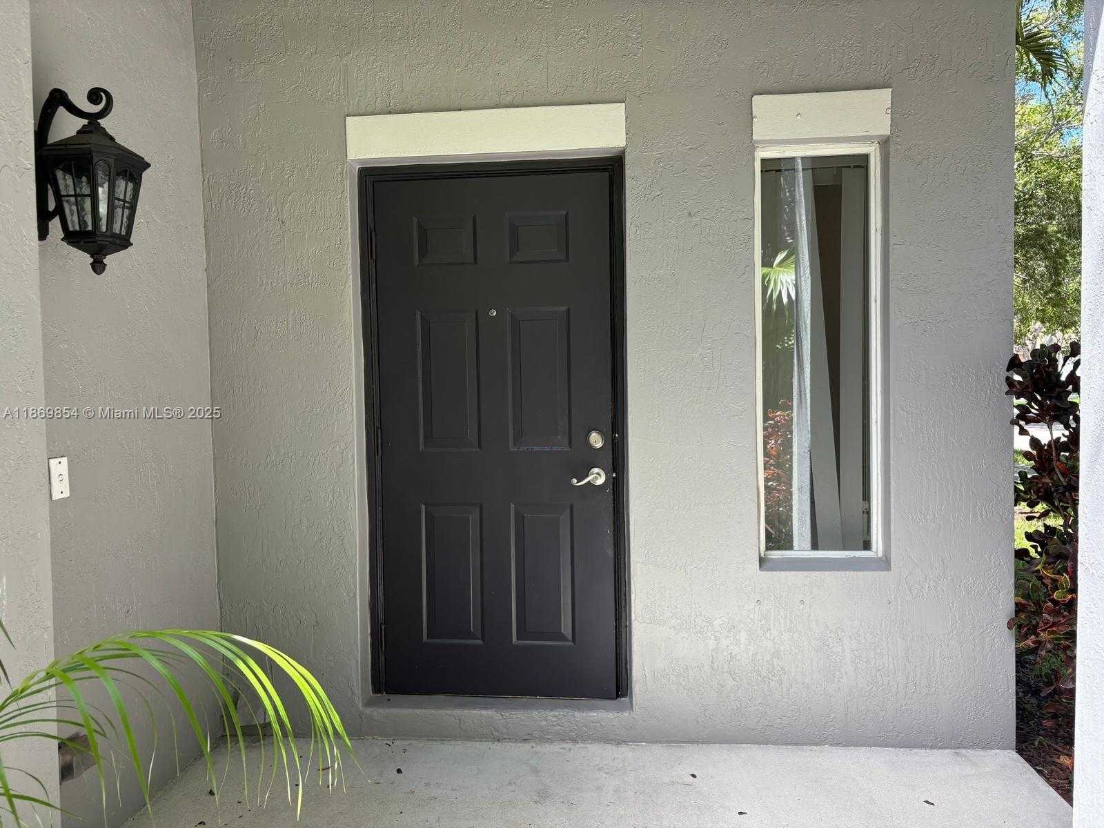 Small Image of 4304 BEECHWOOD CIR, Weston Number 3