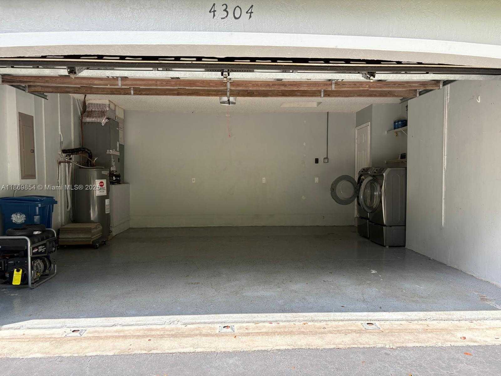 Small Image of 4304 BEECHWOOD CIR, Weston Number 4