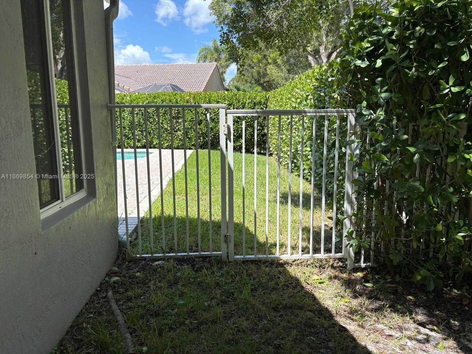 Small Image of 4304 BEECHWOOD CIR, Weston Number 8