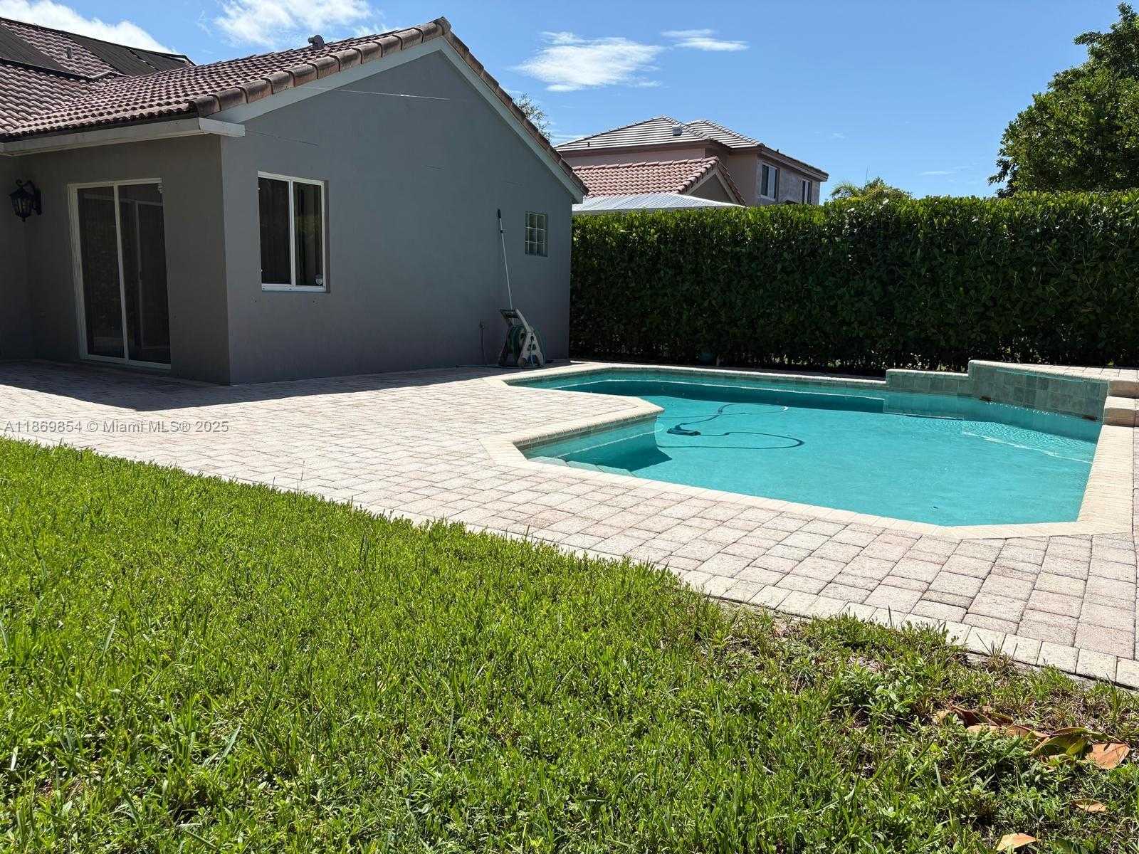 Small Image of 4304 BEECHWOOD CIR, Weston Number 9