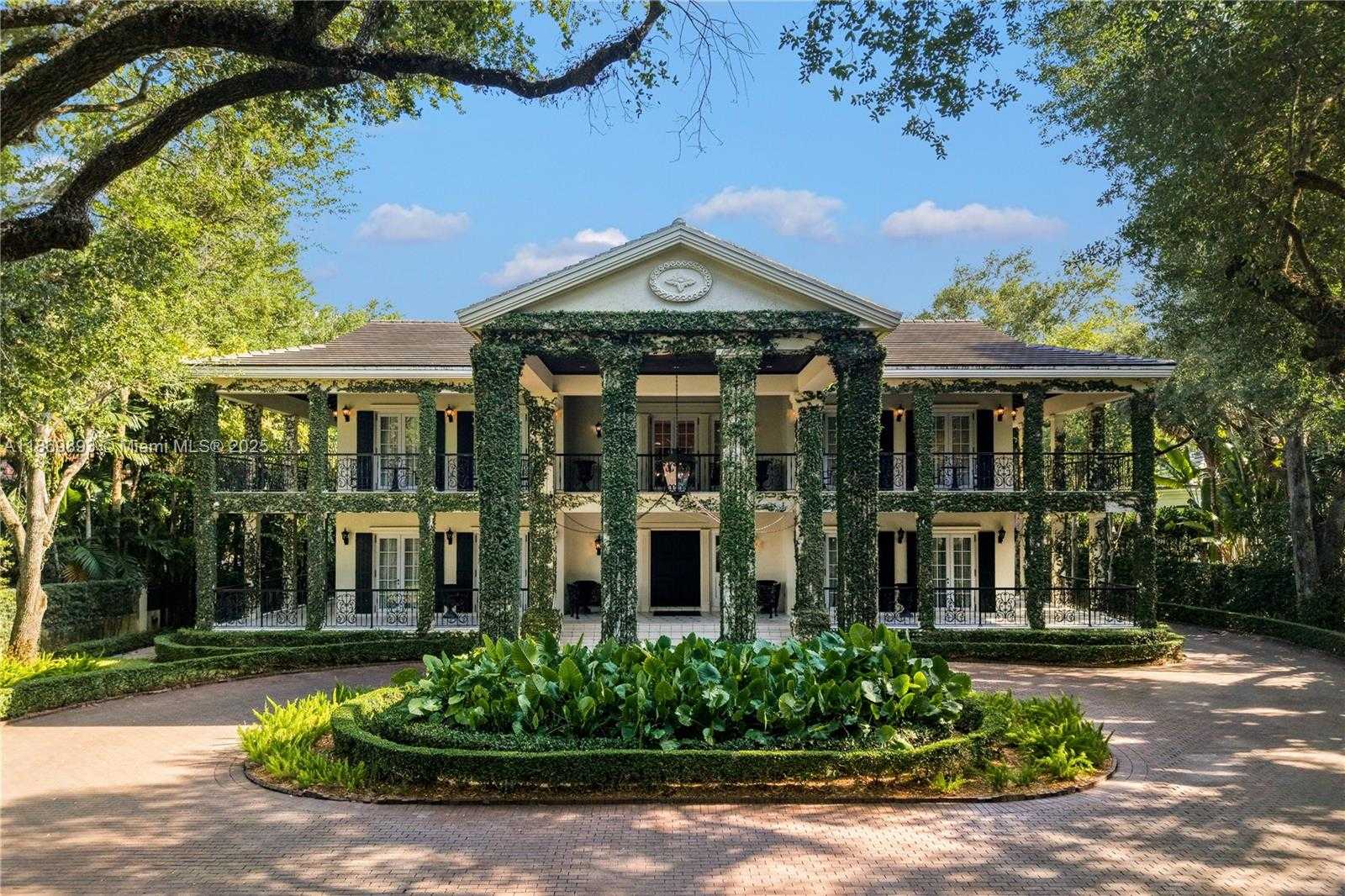 Small Image of 612 SUNSET DR, Coral Gables Number 2