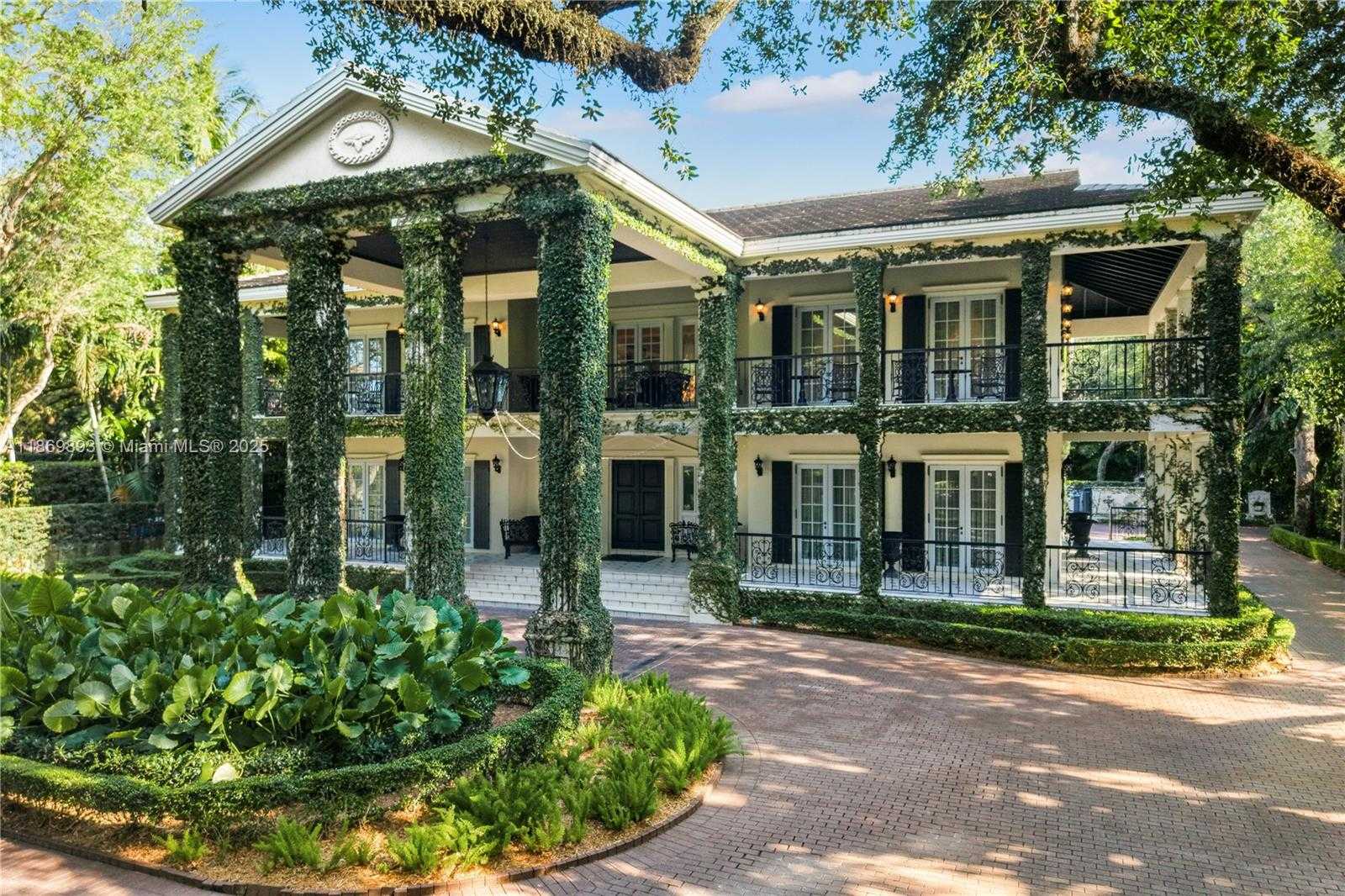 Small Image of 612 SUNSET DR, Coral Gables Number 3