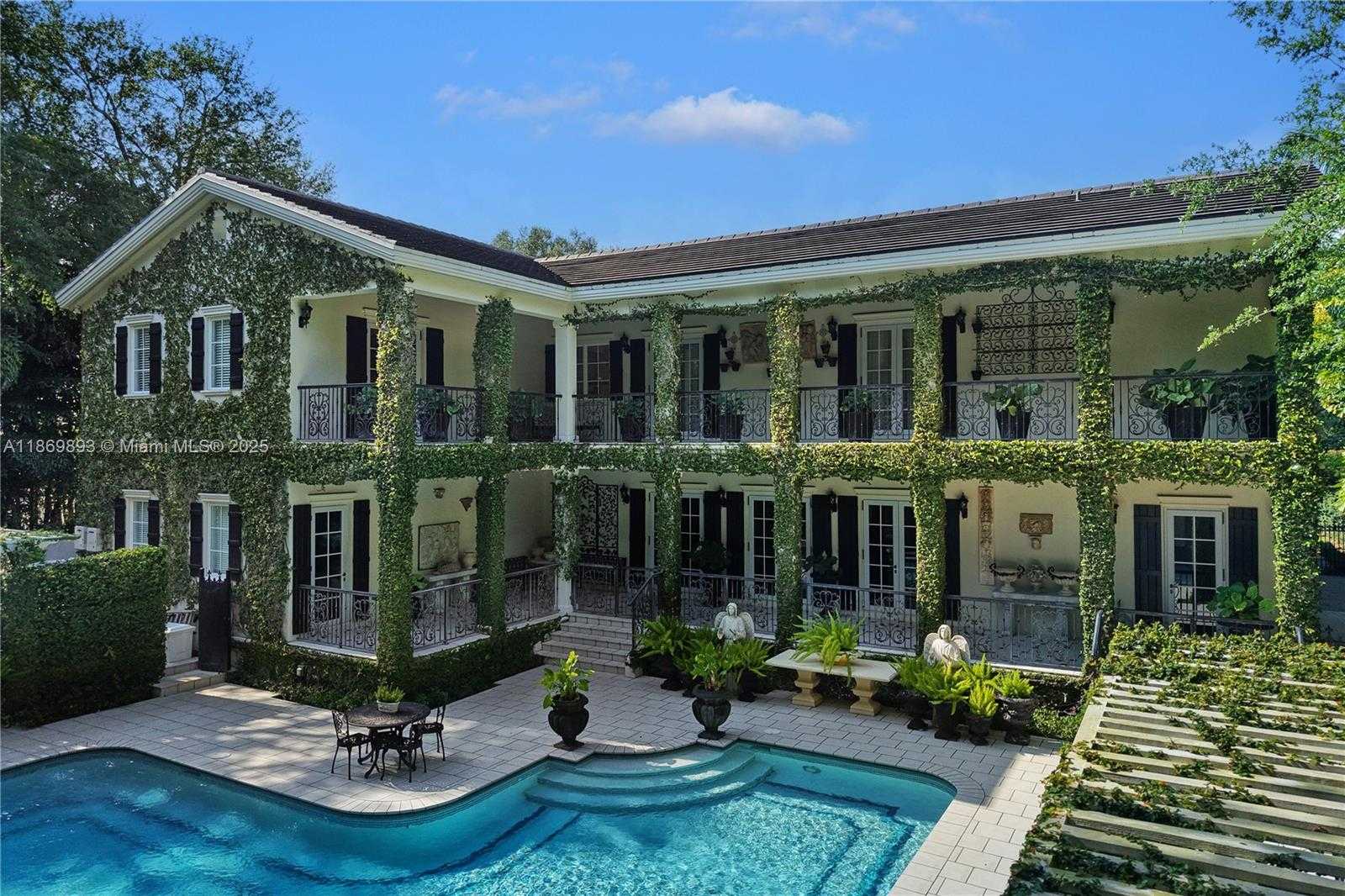 Small Image of 612 SUNSET DR, Coral Gables Number 5