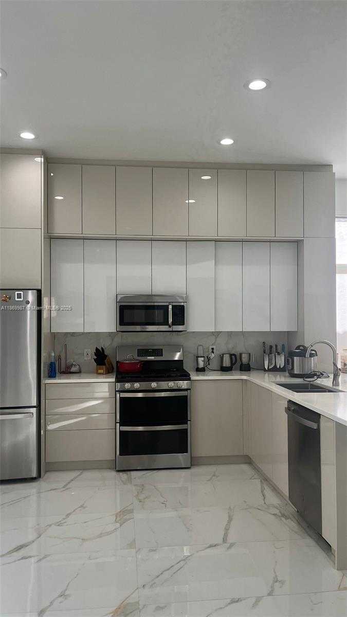 Small Image of 19353 SOUTH WEST 60TH CT, Pembroke Pines Number 2