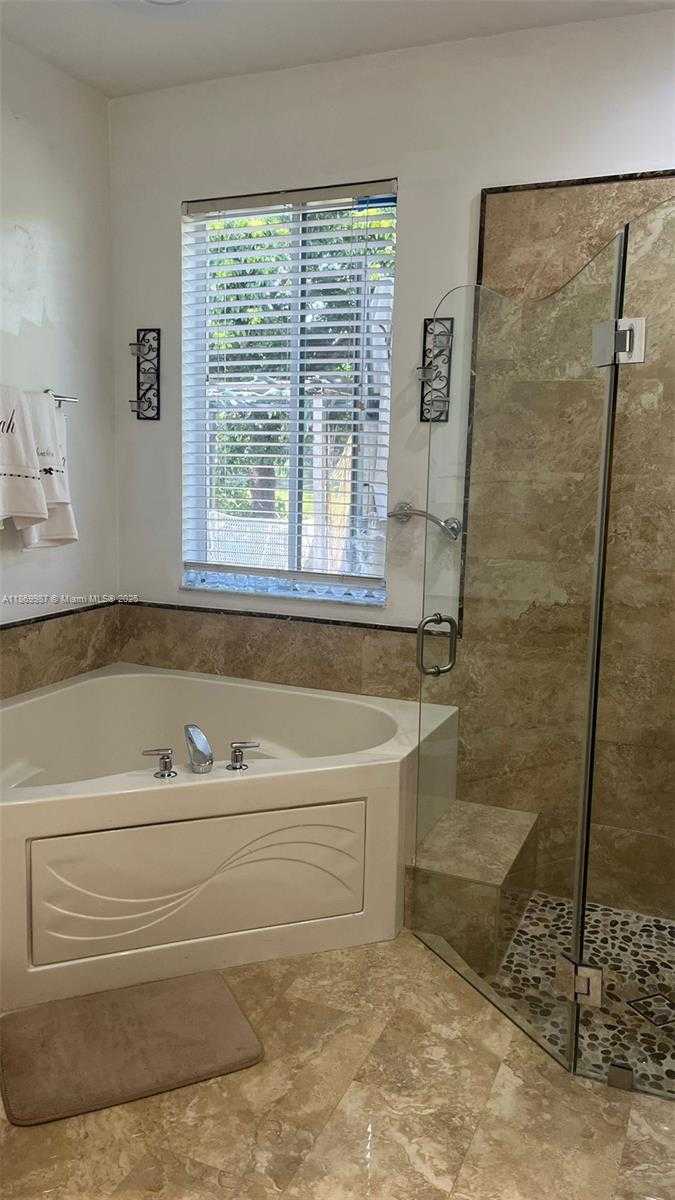 Small Image of 19353 SOUTH WEST 60TH CT, Pembroke Pines Number 3