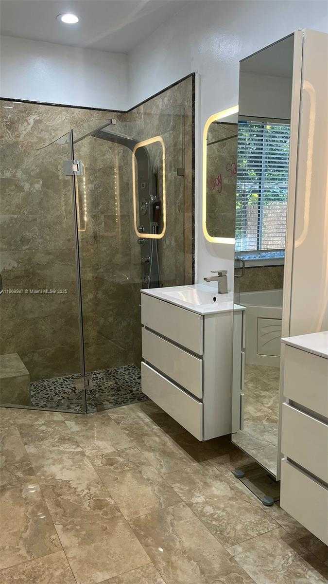 Small Image of 19353 SOUTH WEST 60TH CT, Pembroke Pines Number 4