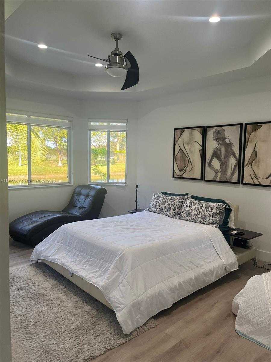 Small Image of 19353 SOUTH WEST 60TH CT, Pembroke Pines Number 5