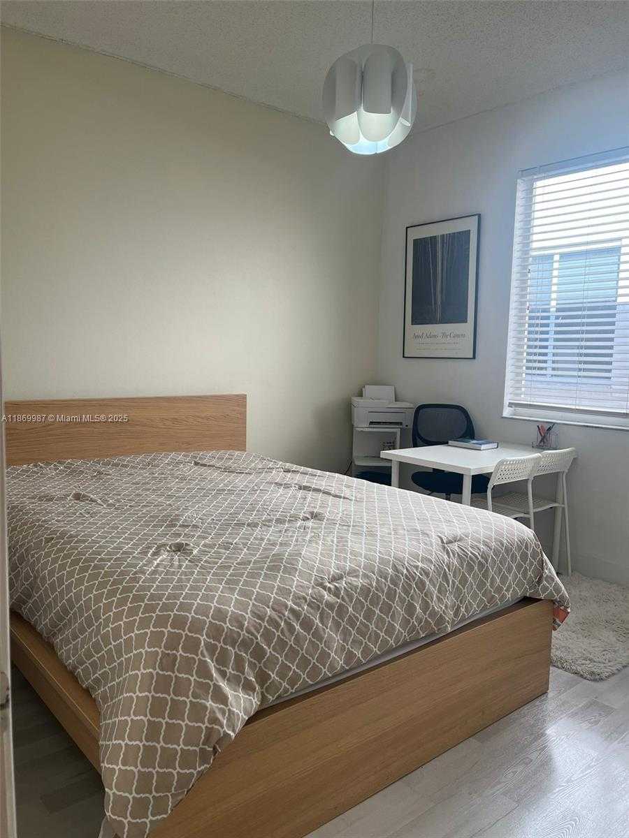 Small Image of 19353 SOUTH WEST 60TH CT, Pembroke Pines Number 6