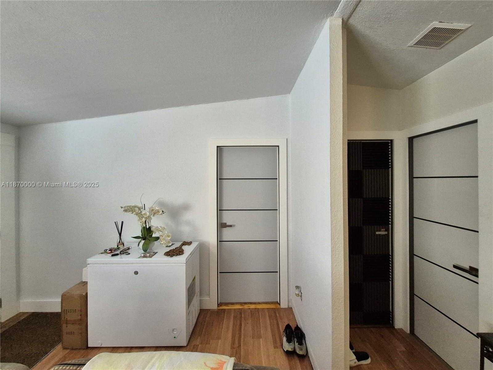 Small Image of 220 NORTH EAST 12TH AVE UNIT 157, Homestead Number 19