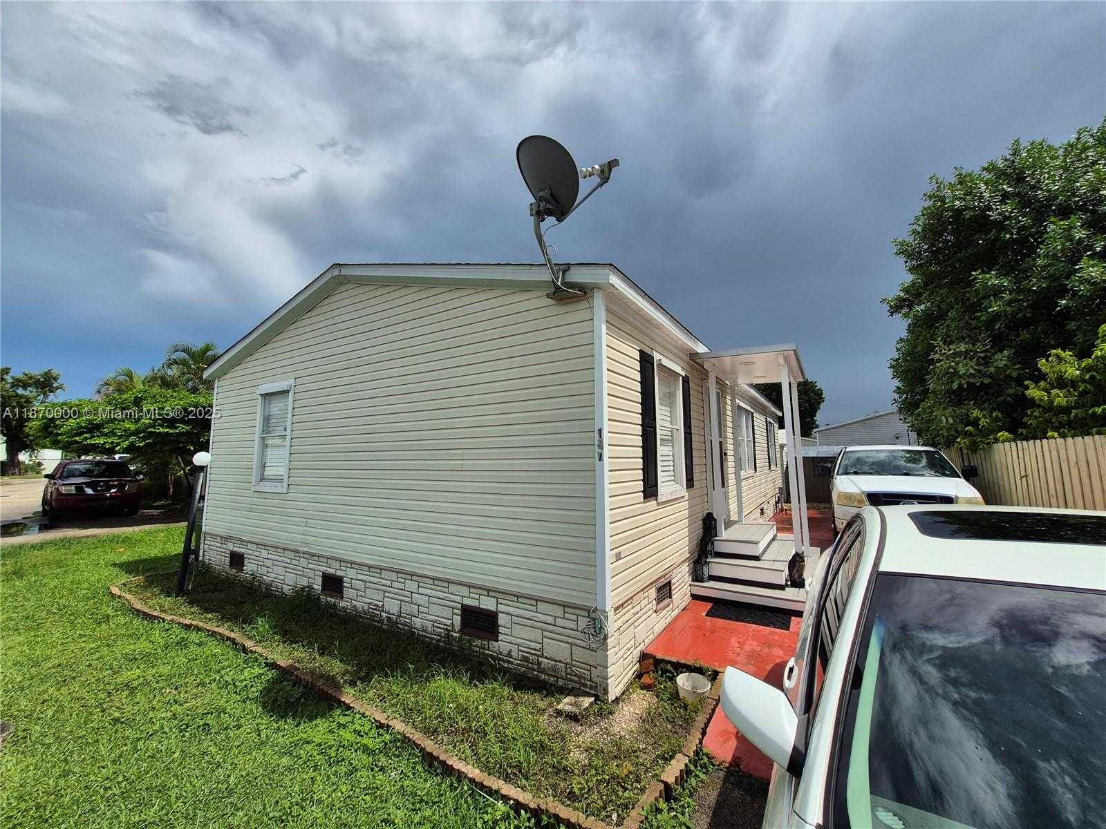 Small Image of 220 NORTH EAST 12TH AVE UNIT 157, Homestead Number 3