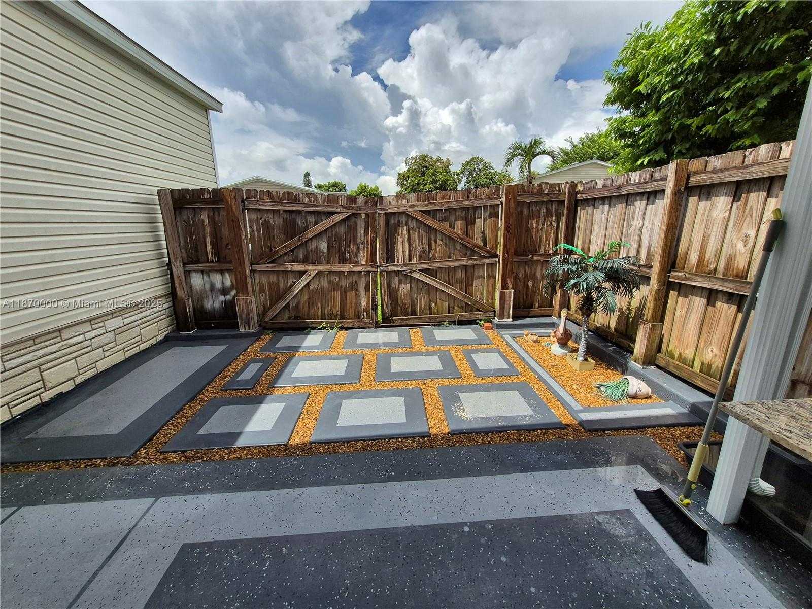 Small Image of 220 NORTH EAST 12TH AVE UNIT 157, Homestead Number 30