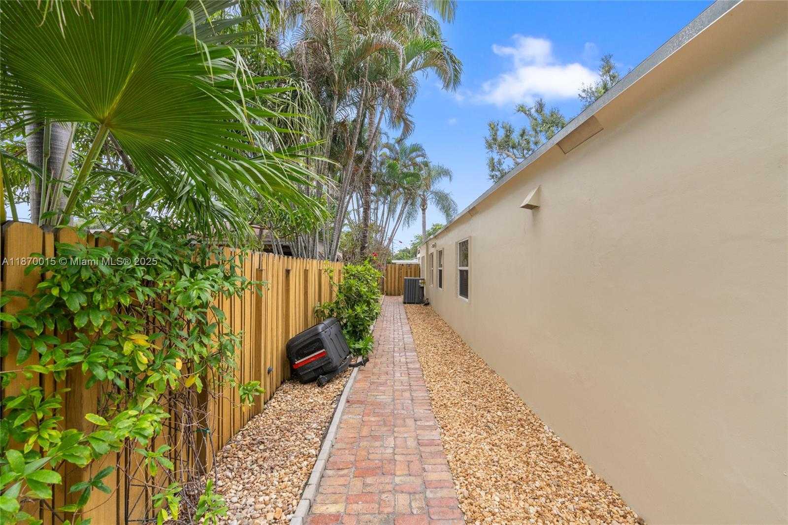 Small Image of 1328 SOUTH WEST 30TH ST, Fort Lauderdale Number 31