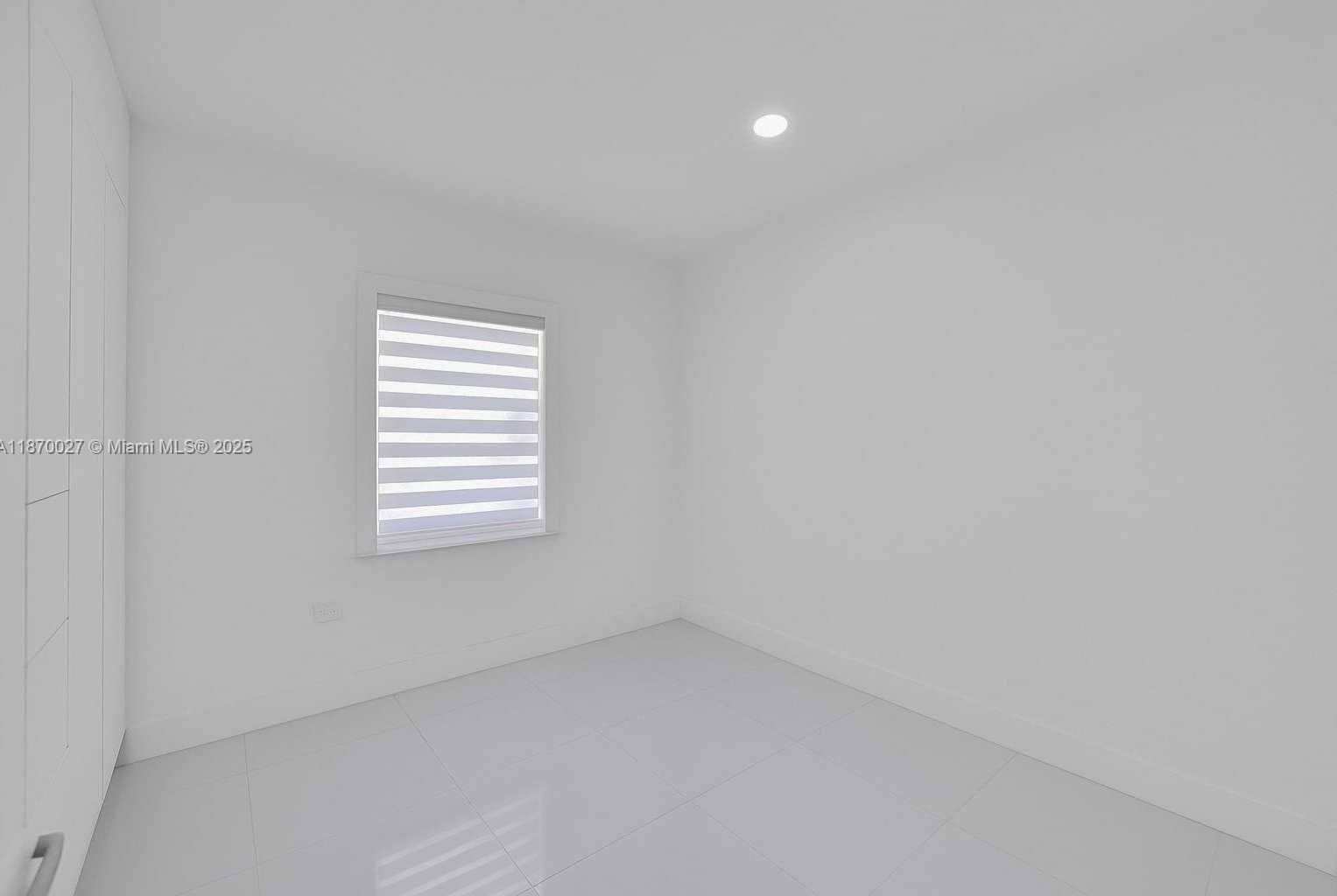 Small Image of 5129 EAST 8TH CT, Hialeah Number 13