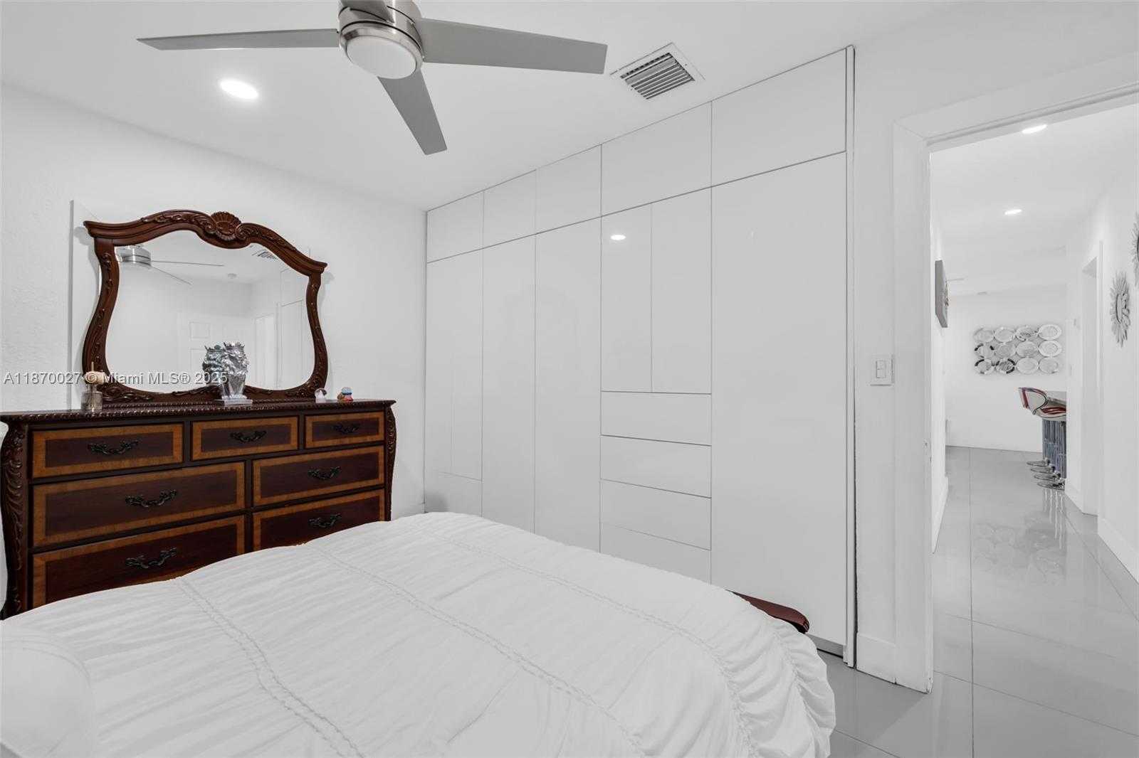 Small Image of 5129 EAST 8TH CT, Hialeah Number 16